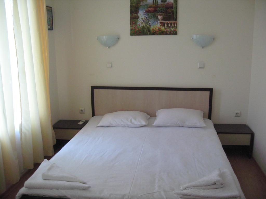 Chateau Aheloy Hotel Pomorie Esterno foto
