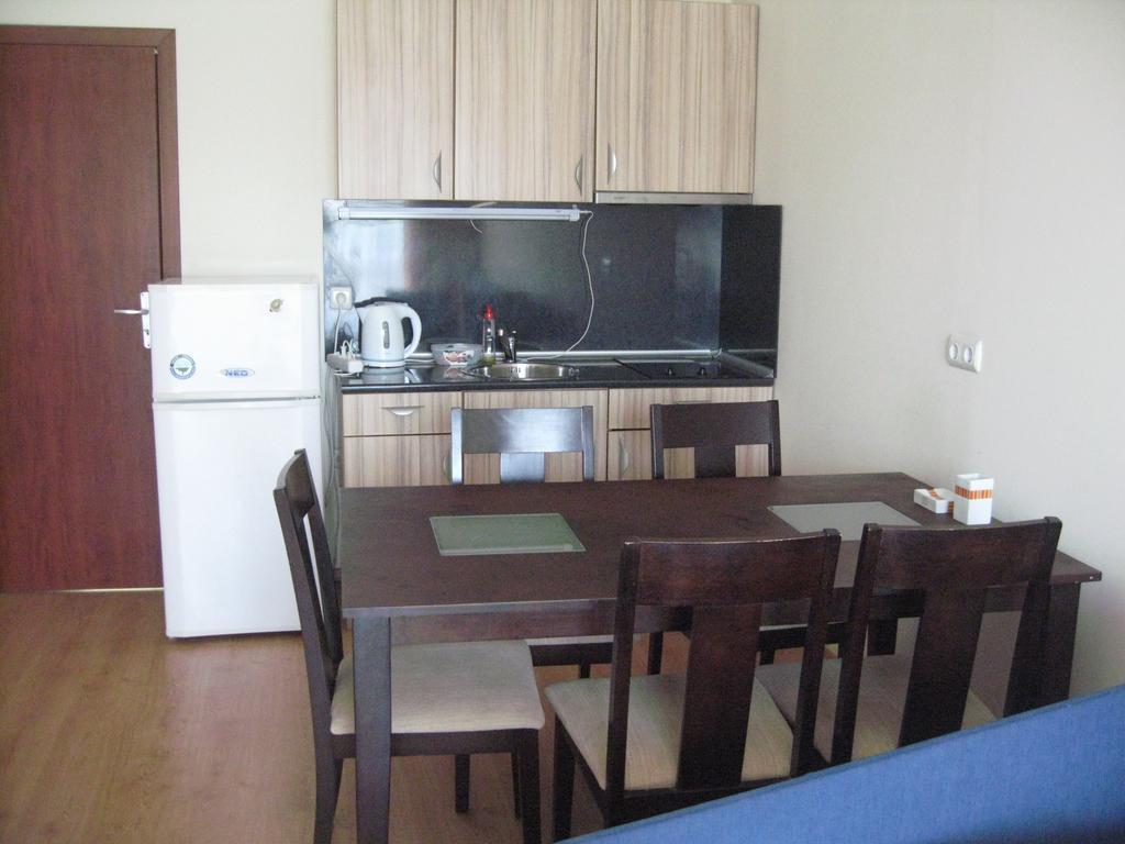 Chateau Aheloy Hotel Pomorie Esterno foto