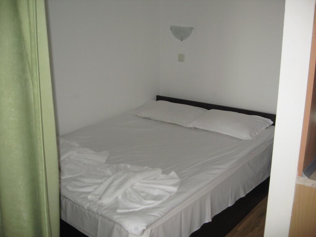 Chateau Aheloy Hotel Pomorie Esterno foto